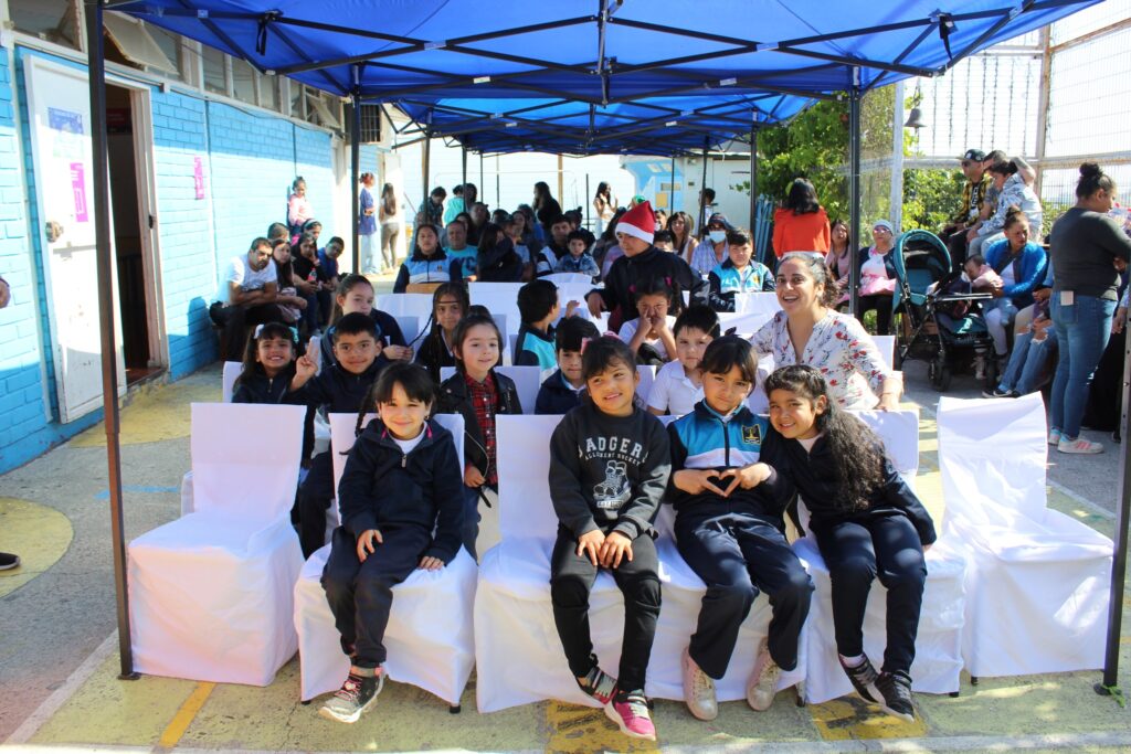 Alumnos en ceremonia aniversario